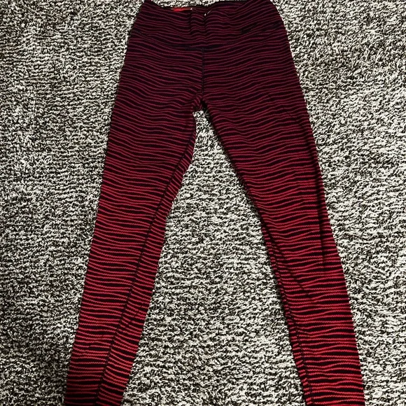 Red and black ombré Nike leggings size medium. Gently used. - Picture 4 of 7